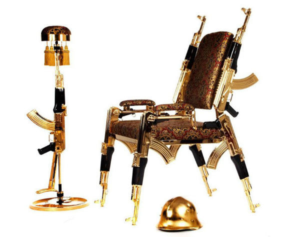 صندلی 483میلیونی که با کلاشینکف های طلایی ساخته شده!