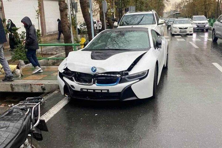 وضعیت بد خودروی لوکس BMW بعد از تصادف با یک پژو 