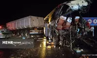 تصادف مرگبار اتوبوس و تریلر در محور کاشان