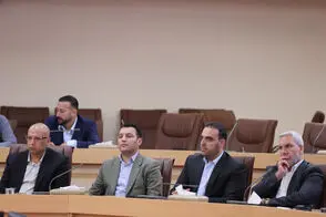 آقای شهردار عکسش با پزشکیان را دستکاری کرد