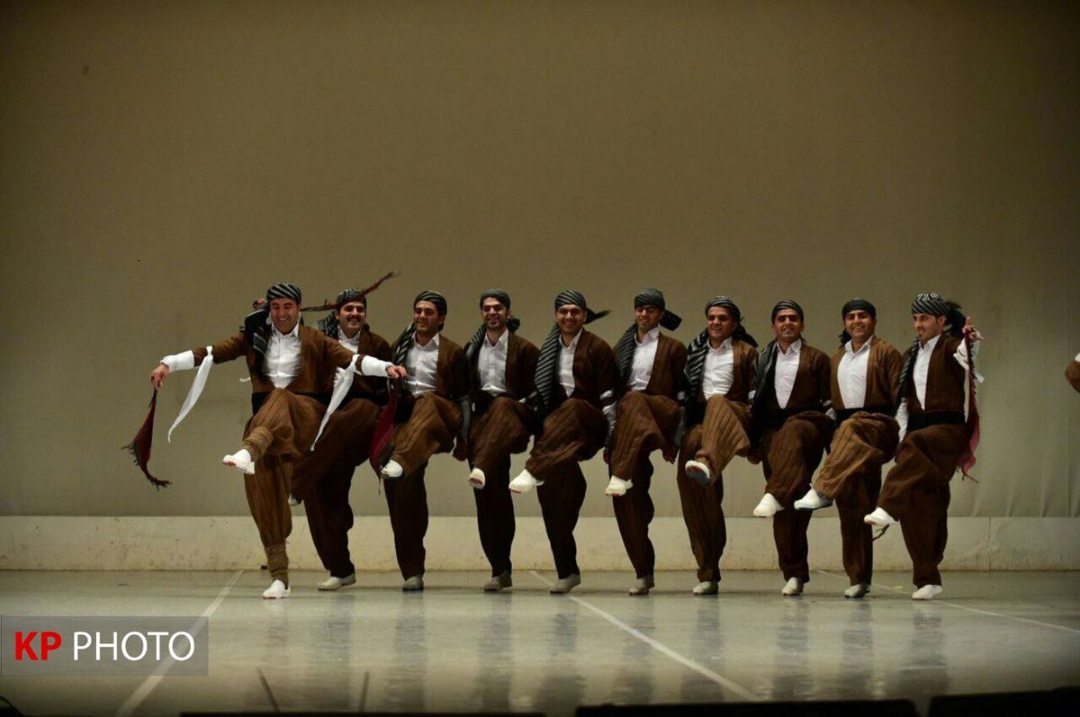   واکنش بامزه یک ربات به آهنگ کُردی در شهر مادرید 