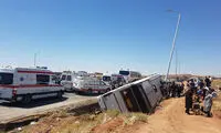 واژگونی اتوبوس کارکنانِ شرکت نفت