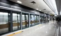 عکس: پیشگیری از خودکشی در مترو!