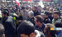سردار قاسم سلیمانی به راهپیمانان پیوست