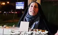 خانمی با چرخ خیاطی‌اش در تجمعات شبانه