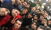 سلفی گل‌محمدی با شاگردانش در حرم امام رضا