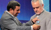 م.ر در حال گرفتن نشان درجه یک "خدمت"!