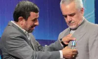 م.ر در حال گرفتن نشان درجه یک "خدمت"!