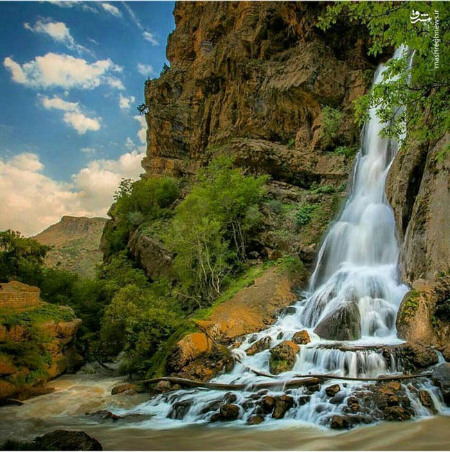 آبشاری زیبا در لرستان