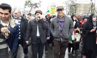 چهره خندان رضا میرکریمی در بین راهپیمایان