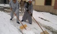 اقدام  یک امام جمعه برای برف‌ روبی +عکس