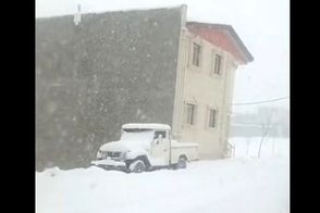 بارش شدید برف در این نقطه از اصفهان دیدنی شد