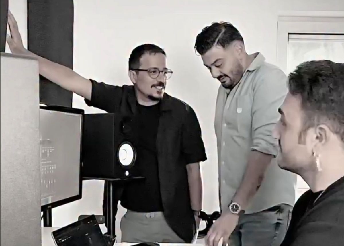 بازیگر مشهور ایران همکار خواننده آکامی گوگوش شد