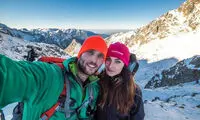 قرارهای عاشقانه یک زوج ماجراجو بر فراز کوه‌ها برفی