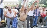 لخت شدن کارگران در اعتراض به رییس جمهور!