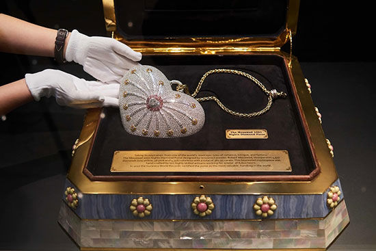 حراج گران‌ترین کیف پول دنیا با ۴۵۱۷ قطعه الماس