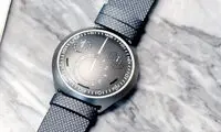 ساعتی که با یک ضربه تنظیم می‌شود