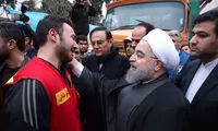دلجویی از یک آتش نشان توسط روحانی
