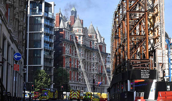آتش سوزی مهیب در لوکس‌ترین هتل لندن