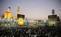 تعویض پرچم گنبد حرم رضوی در آغاز محرم