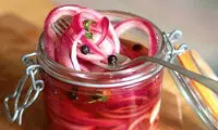 طرز تهیه ترشی پیاز؛ روشی سریع و آسان