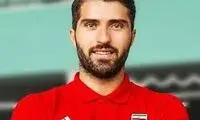 ژست جالب کریم انصاری‌فرد با کاپ قهرمانی