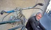 عکس: پیرمردی که قفل خانه ها را باز می کند