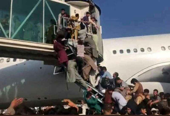 احمد آقا! وطن یعنی این که نباید آویزان هواپیما باشی