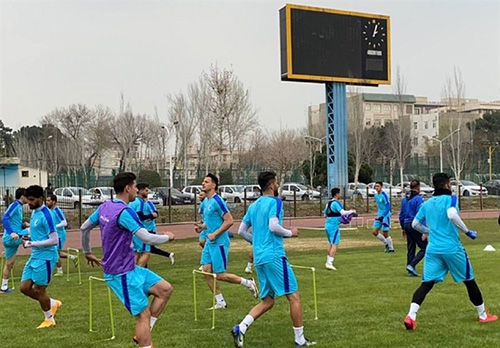 تمرین چند بازیکن استقلال در تهران