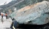 سقوط ۲ سنگ غول‌پیکر به جاده در شمیرانات