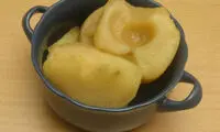 کمپوت سیب را در مایکروویو درست کنید
