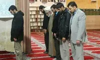 اقتدای آیت‌الله به دانشجو!