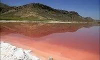 دریاچه مهارلوی شیراز قرمز شد! +عکس
