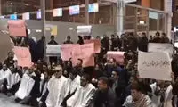 تجمع دانشجویان و طلاب در فرودگاه تبریز