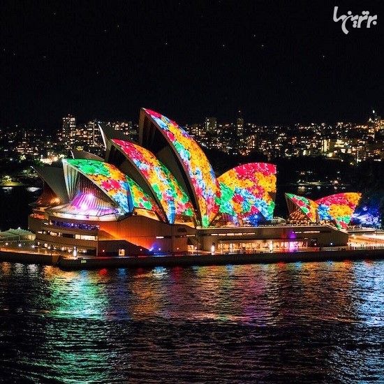 سیدنی در نمایشی جذاب از نورهای رنگارنگ