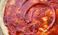 طرز تهیه نان پیتزا خانگی با سس مخصوص