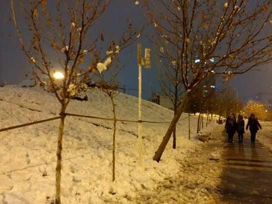 ممانعت از برف‌بازیِ مردم در بوستان آب و آتش