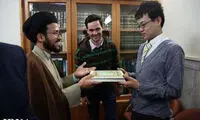 یک ژاپنی در حرم مطهر امام رضا (ع) مسلمان شد