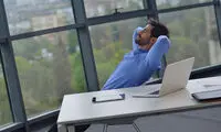 ۷ راه کاهش اضطراب در محل کار!