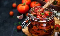 طرز تهیه گوجه خشک؛ این خوشمزه‌ی تابستانی