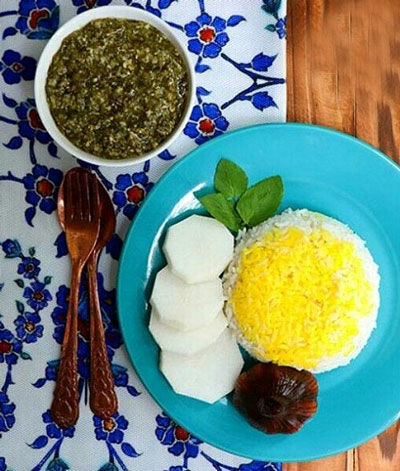 مهمانی به سبک گیلانی‌ها با خورش ترشه تره