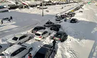 تصاویری از مسافران گرفتار در برف سنگینِ گیلان