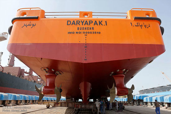 عکس: به آب انداختن اولین کشتی دریا پاک