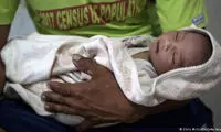 تولد نوزاد هنگ‌کنگی با دو جنین در شکم!
