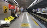 نصب بنر‌های ارشادی با موضوع بدحجابی در مترو