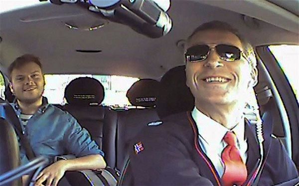 نخست وزیر نروژ راننده تاکسی شد +عکس
