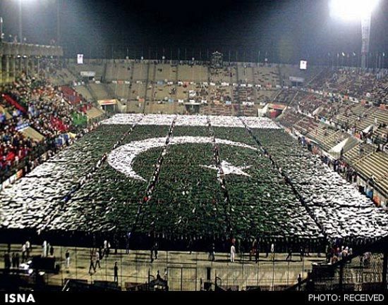 عکس: بزرگترین پرچم انسانی در پاکستان