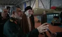 عکس متفاوت از رهبری در بازدید از دستاوردهای نظامی
