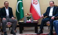 تصاویر دیدار عراقچی با نخست‌ وزیر پاکستان