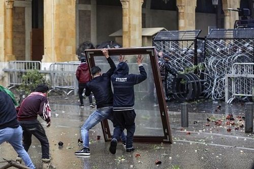 افزایش زخمی‌هایِ اعتراضات بیروت به ۲۲۰ نفر
